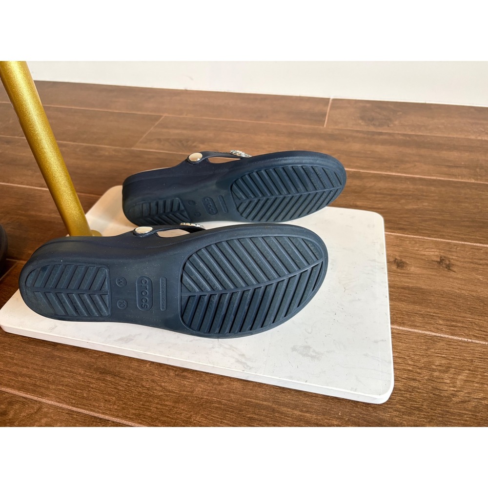 Crocs Sanrah Embellished Wedge Flip Flops Navy Oyster Blue Medallion Size 10 - Picture 3 of 3